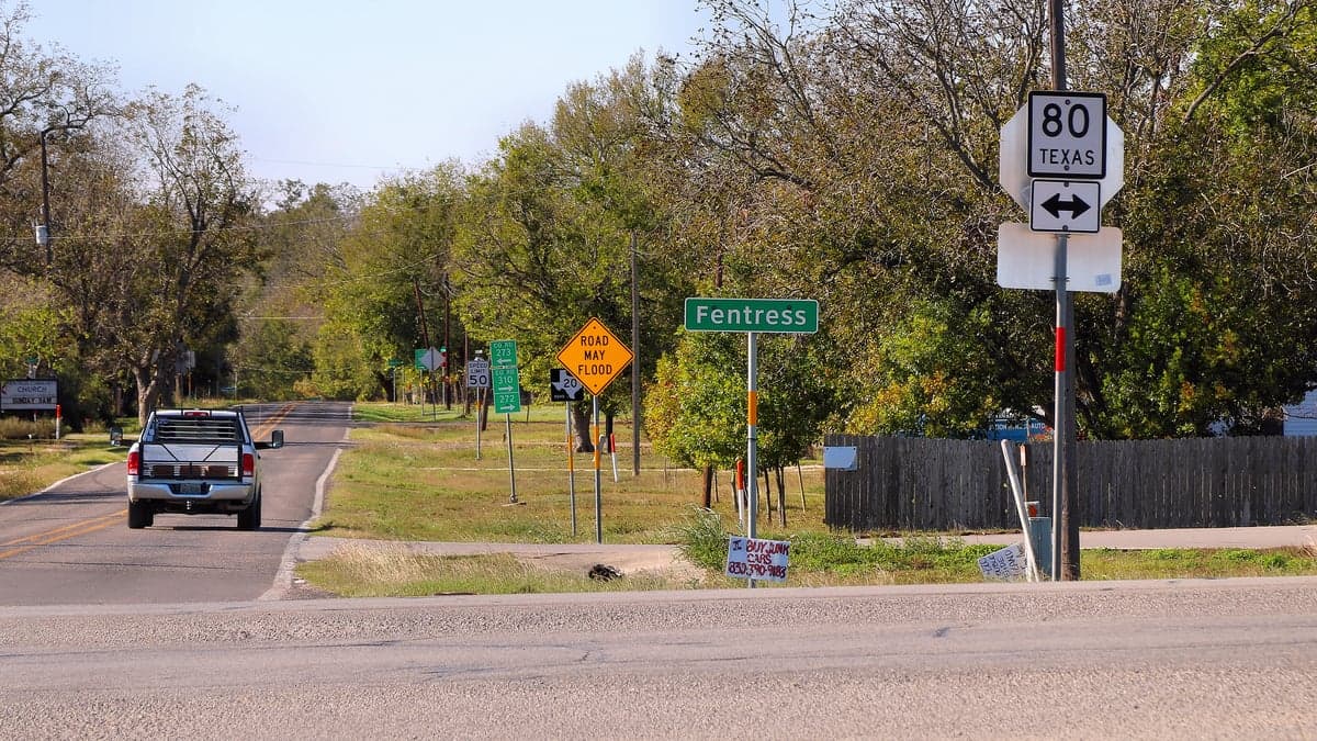 Fentress, TX
